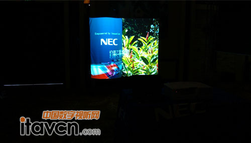 ͶӰ-1_NEC PA500X+